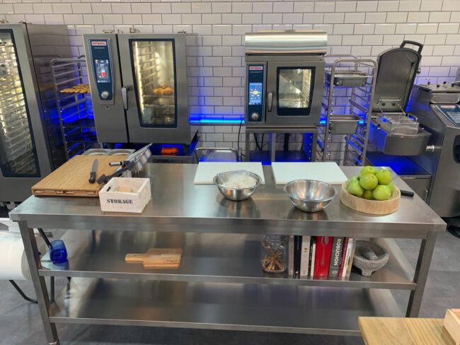 servicio técnico oficial en Málaga – mesa de trabajo
