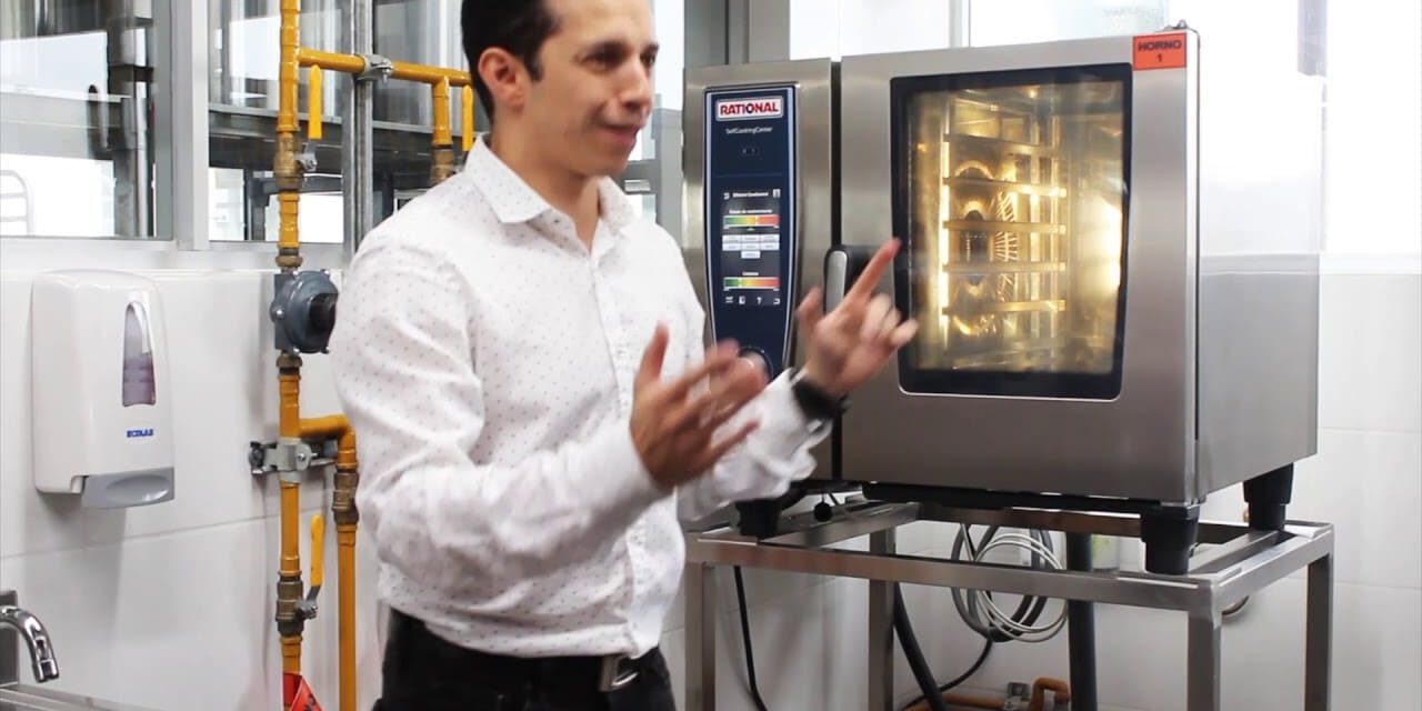 hornos rational - profesional trabajando