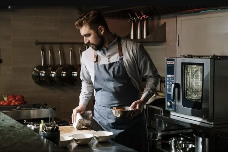 horno rational - cocinando